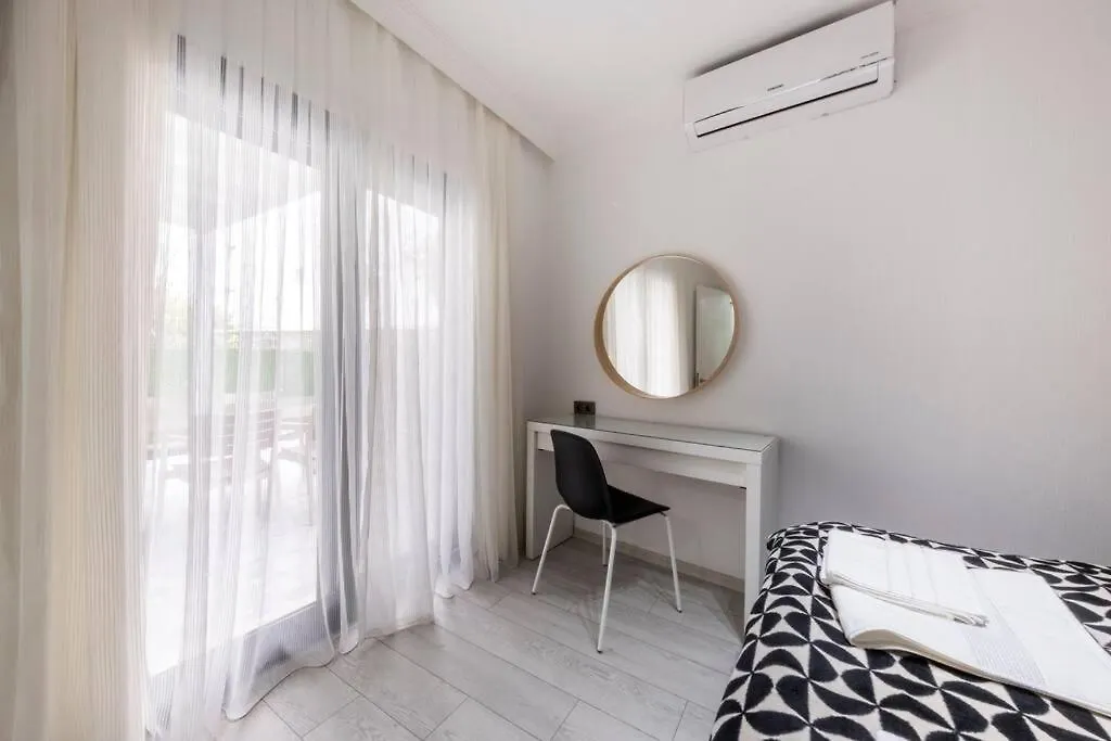 Bodrum Center 2 Bedroom Calm Modern Ground Floor Flat - Yeni Duenya Bodrum 0*,  Turquie