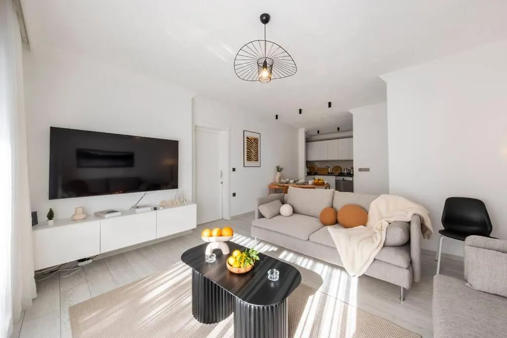 Bodrum Center 2 Bedroom Calm Modern Ground Floor Flat - Yeni Duenya Bodrum 0*,